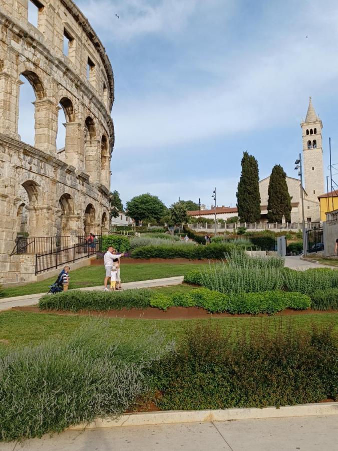 Caligula City Center Apartment Pula Exterior photo