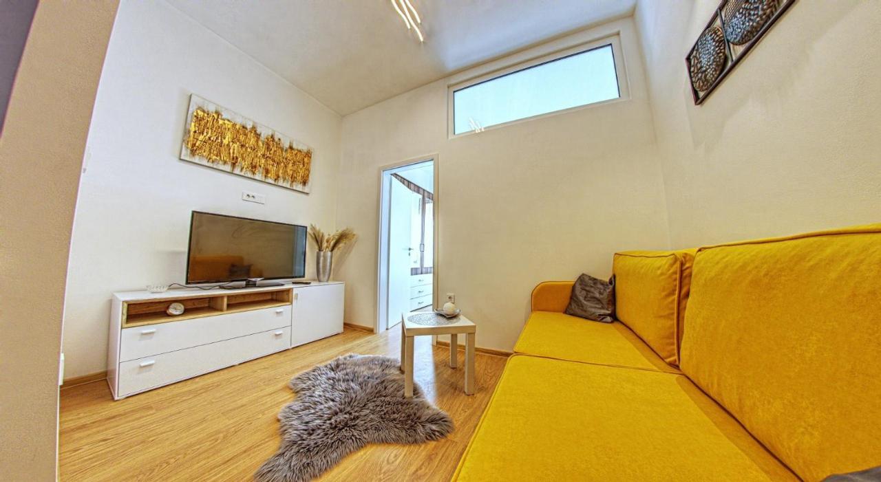 Caligula City Center Apartment Pula Exterior photo